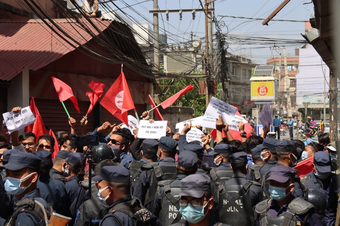 सानेपामा नेविसंघका असन्तुष्ट पक्षधरको प्रदर्शन